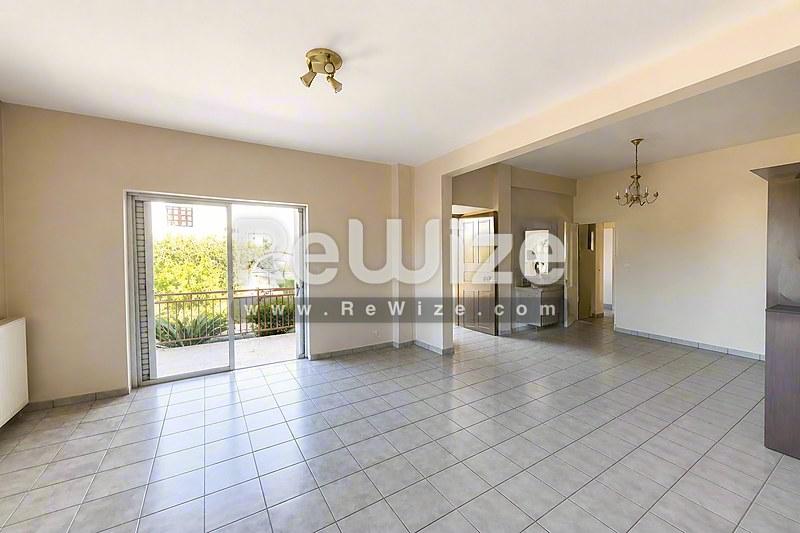 Detached house 116 m² in Lokroi, living room