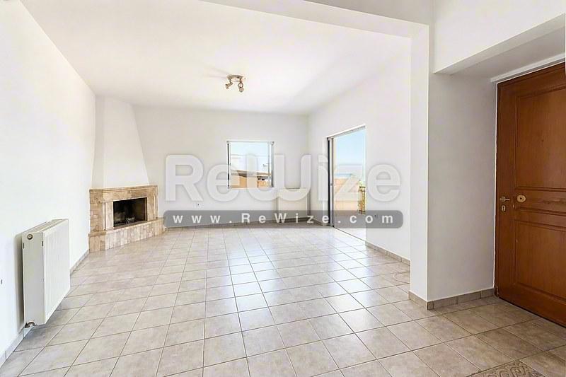 Detached house 116 m² in Lokroi, living room