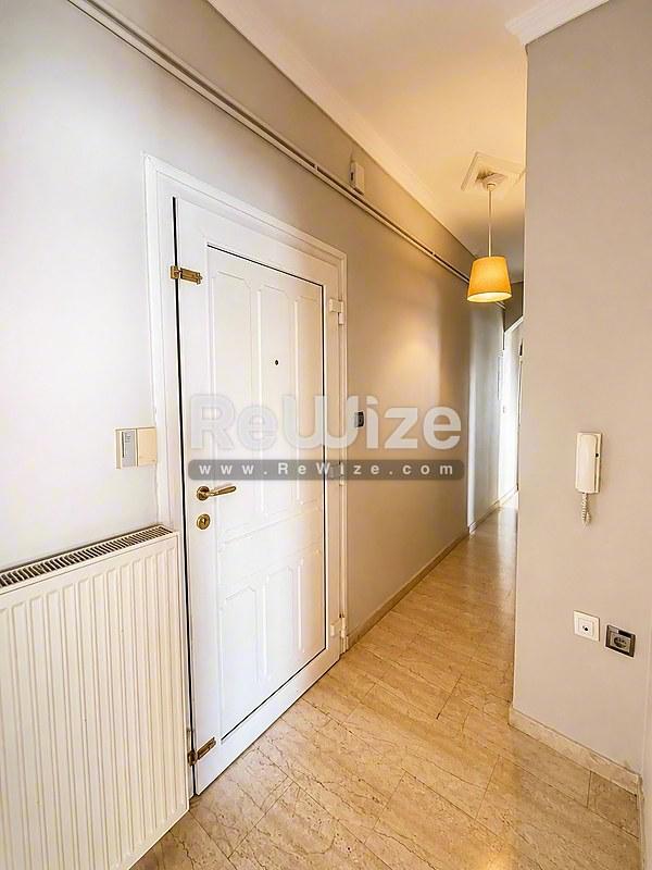 Apartment 80 m² in Kalamaria, hallway