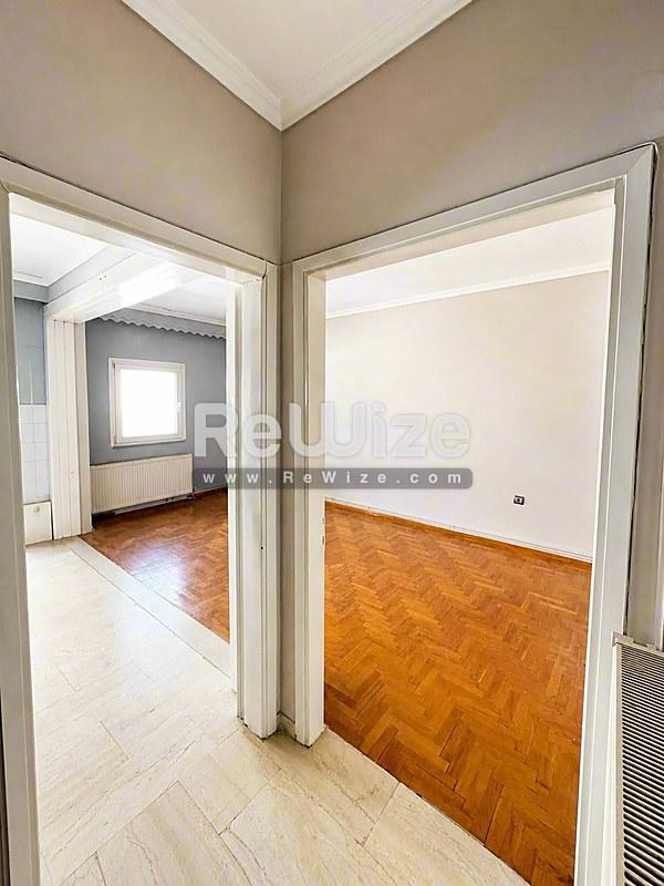 Apartment 80 m² in Kalamaria, hallway