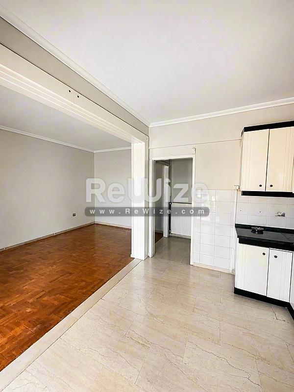 Apartment 80 m² in Kalamaria, open-plan living area
