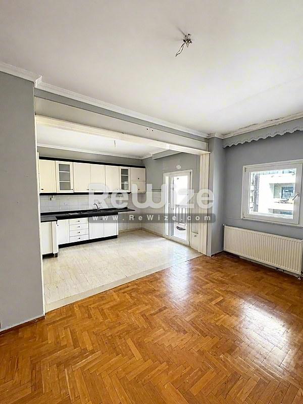 Apartment 80 m² in Kalamaria, open-plan living area