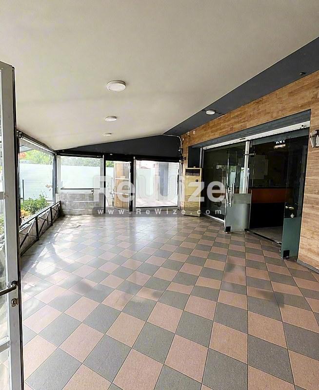 Κατάστημα 478 τ.μ. στον Θερμαϊκό, σαλόνι