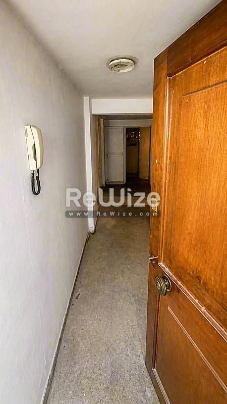 Apartment 95 m² in Thessaloniki, hallway