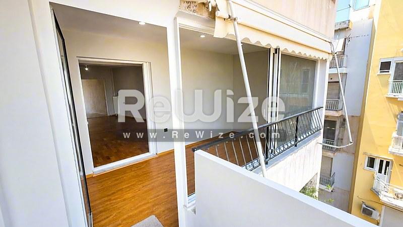 Apartment 105 m² in Athens, balcony