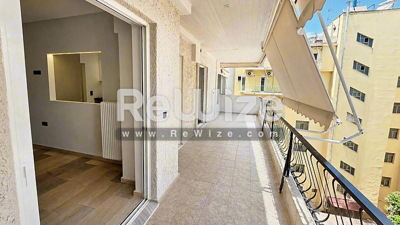 Apartment 105 m² in Athens, balcony