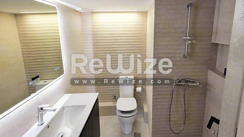 Apartment 105 m² in Athens, bathroom