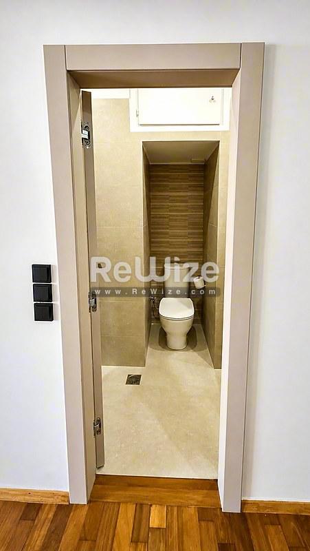 Apartment 105 m² in Athens, bathroom