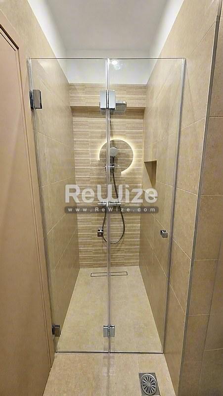 Apartment 105 m² in Athens, bathroom