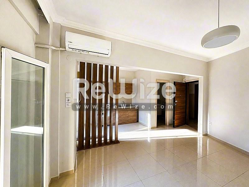 Studio 35 m² in Thessaloniki, open-plan living area