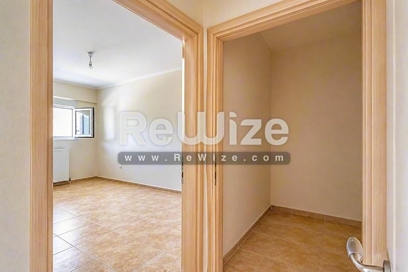Apartment 90 m² in Thermi, hallway