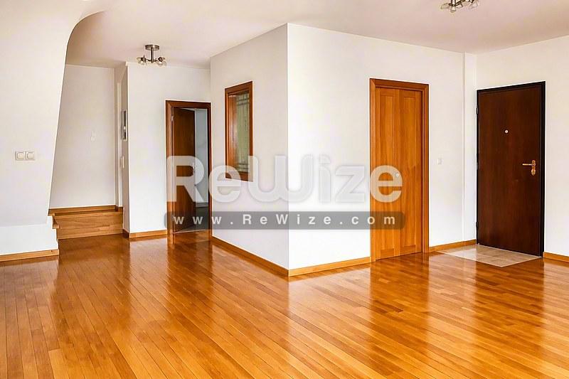 Maisonette 178 m² in Pylaia-Chortiatis, hallway