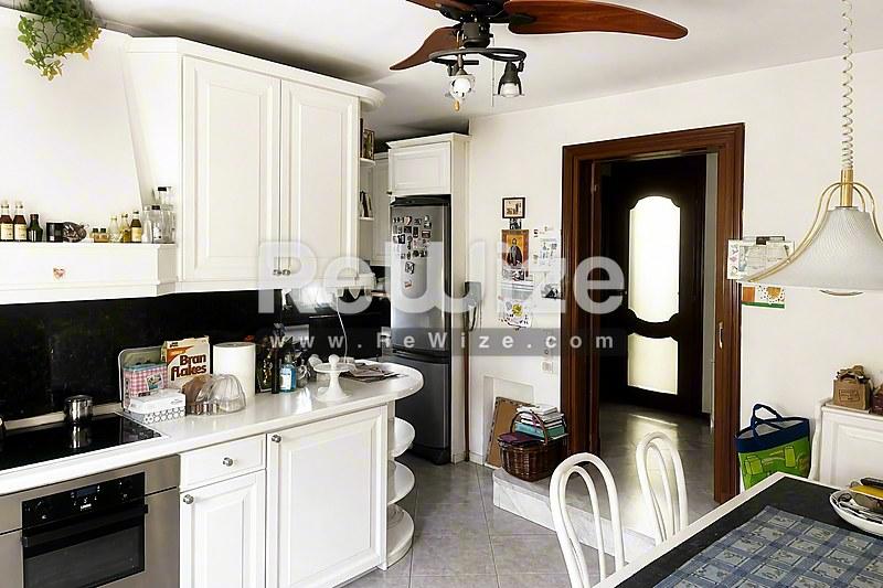 Maisonette 600 m² in Pylaia-Chortiatis, kitchen