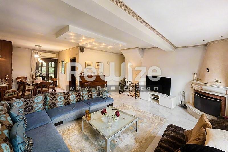Maisonette 600 m² in Pylaia-Chortiatis, living room
