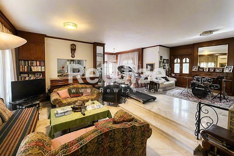 Maisonette 600 m² in Pylaia-Chortiatis, living room