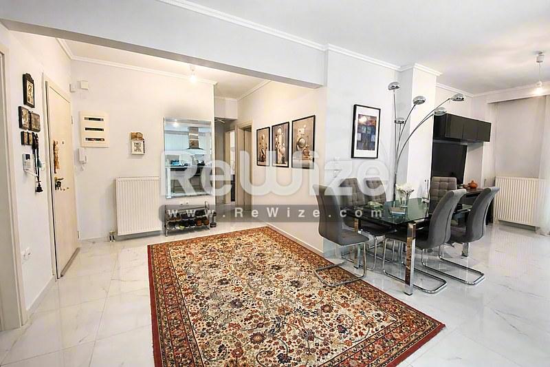 Apartment 117 m² in Thessaloniki, dining room