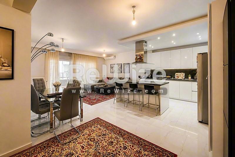 Apartment 117 m² in Thessaloniki, open-plan living area
