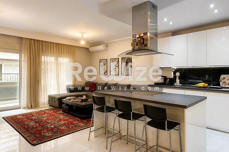 Apartment 117 m² in Thessaloniki, open-plan living area