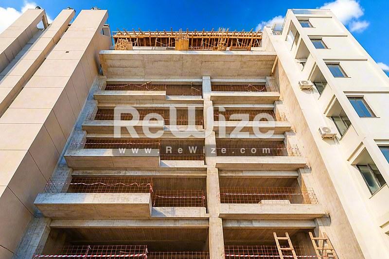 Ημιτελής πρόσοπη κτιρίου διαμερισμάτων υπό κατασκευή στη Χαλκιδική.