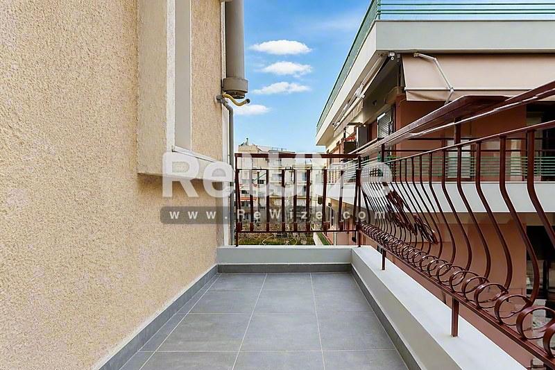 Apartment 87 m² in Kalamaria, balcony