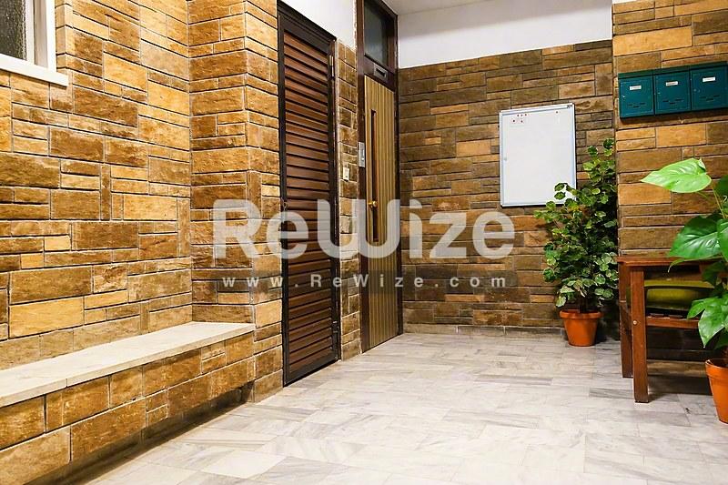 Apartment 87 m² in Kalamaria, hallway
