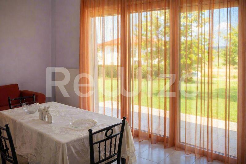 Μεζονέτα 115 τ.μ. στην Κασσάνδρα, τραπεζαρία