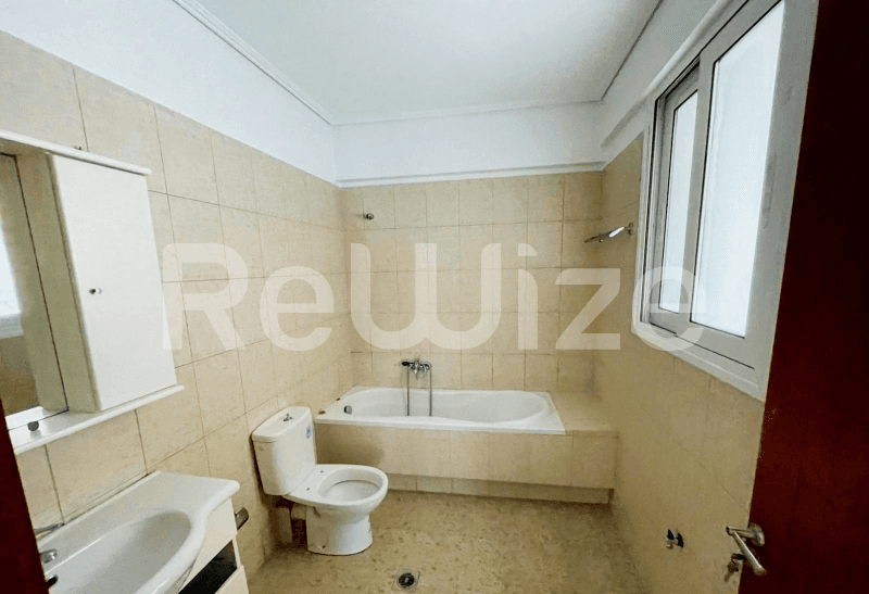 Photo 14,Μπάνιο,ΠΏΛΗΣΗ,Κατοικία,Κτίριο,318τ.μ,€650,000,Σεπόλια