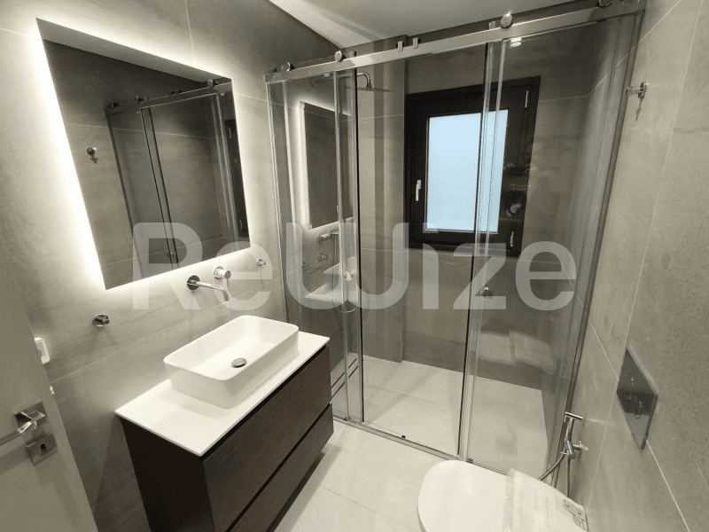 Photo 11,Μπάνιο,ΕΝΟΙΚΊΑΣΗ,Κατοικία,Διαμέρισμα,75τ.μ,€1,500,Ελληνικό