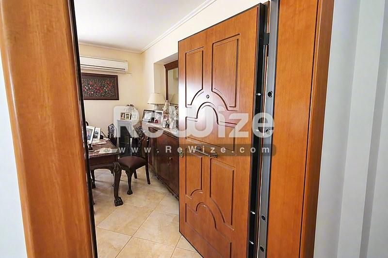Apartment 106 m² in Nikaia-Agios Ioannis Rentis, entrance
