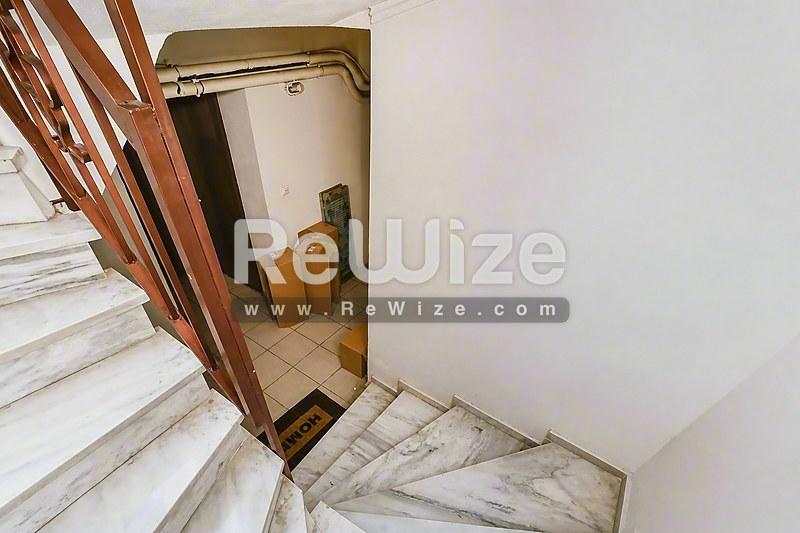 Apartment 106 m² in Nikaia-Agios Ioannis Rentis, staircase