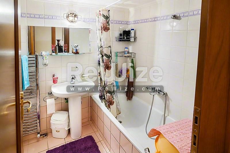 Apartment 76 m² in Ampelokipoi-Menemeni, bathroom