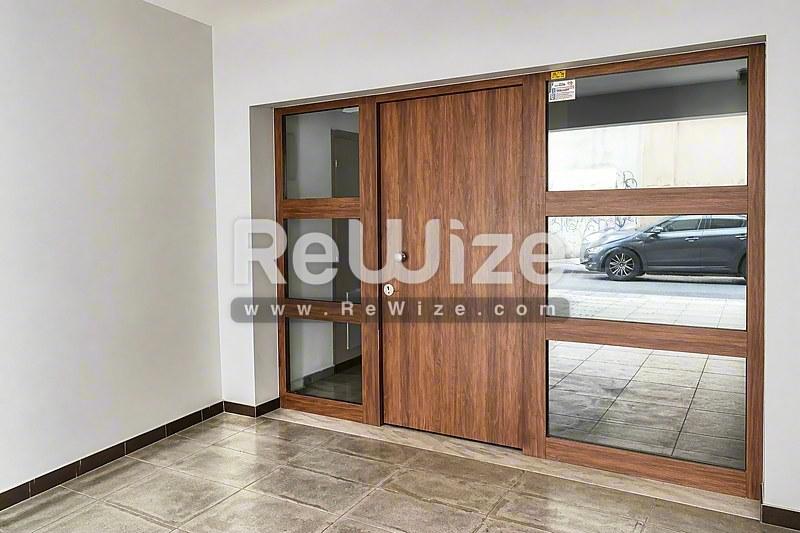 Apartment 76 m² in Ampelokipoi-Menemeni, entrance