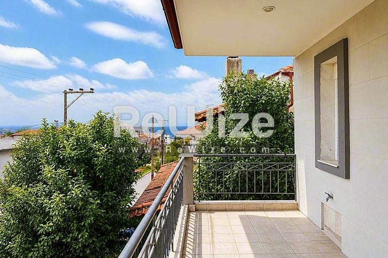 Διαμέρισμα 85 τ.μ. στην Κασσάνδρα, μπαλκόνι