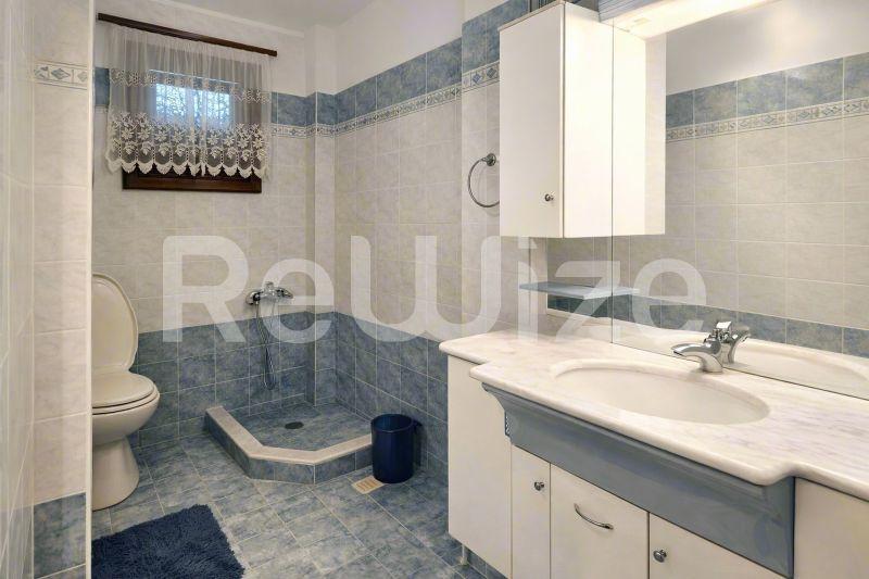 Detached house 250 m² in Aristotelis, bathroom