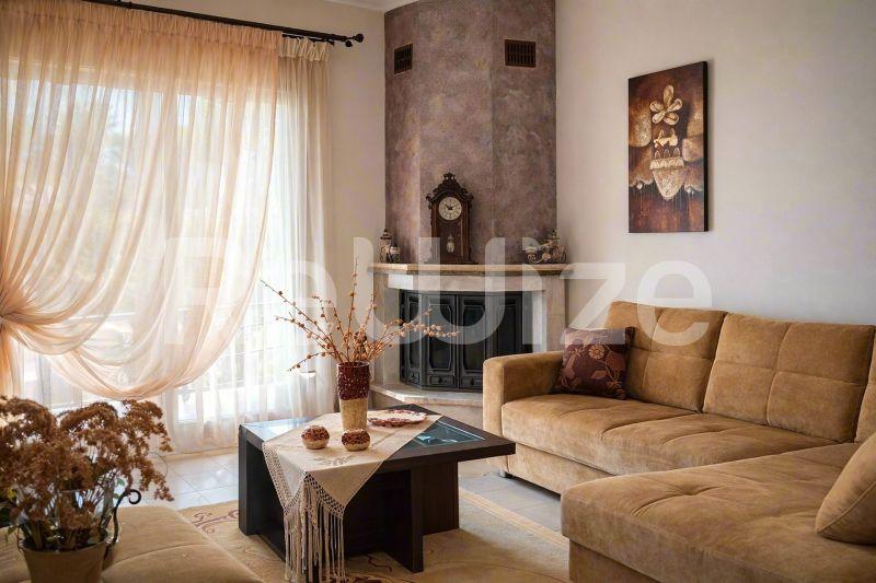 Detached house 250 m² in Aristotelis, living room
