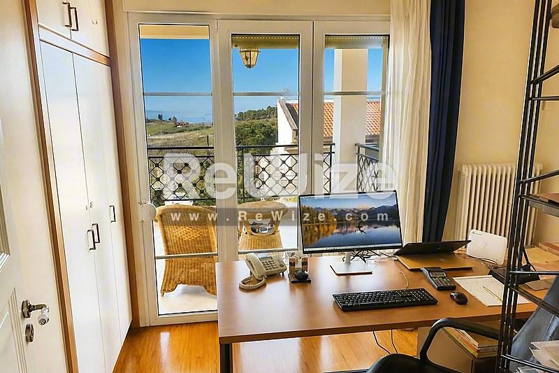 Μονοκατοικία 238 τ.μ. στην Πυλαία-Χορτιάτη, γραφείο
