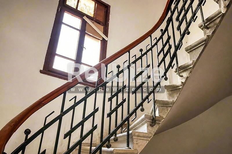 Κτήριο 700 τ.μ. στη Θεσσαλονίκη, σκάλα