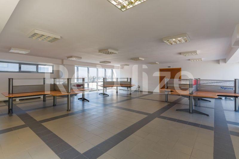 Photo 2,Πισίνα,ΕΝΟΙΚΊΑΣΗ,Επαγγελματικό,Γραφείο,320τ.μ,€3,300,Πυλαία