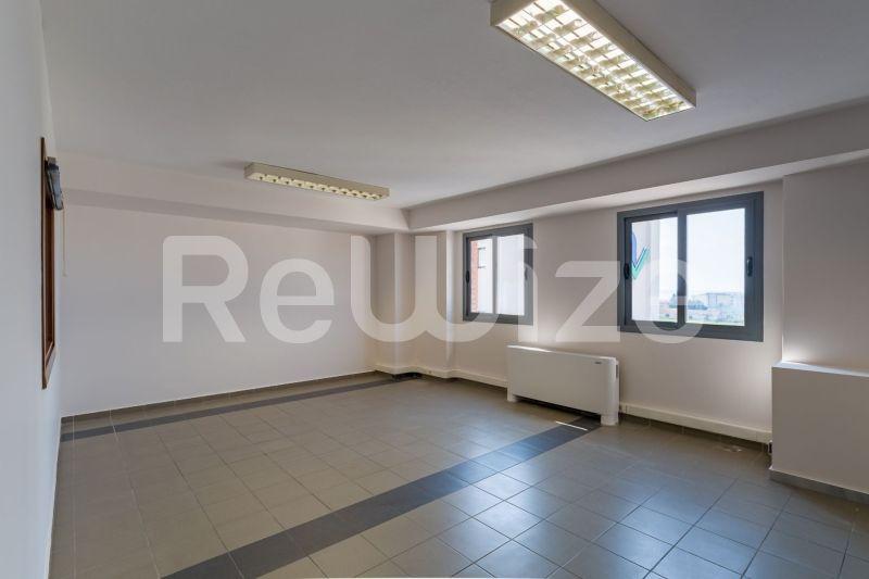 Photo 8,Πισίνα,ΕΝΟΙΚΊΑΣΗ,Επαγγελματικό,Γραφείο,320τ.μ,€3,300,Πυλαία