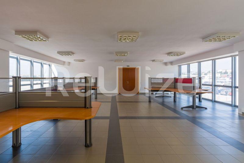 Photo 1,Πισίνα,ΕΝΟΙΚΊΑΣΗ,Επαγγελματικό,Γραφείο,320τ.μ,€3,300,Πυλαία