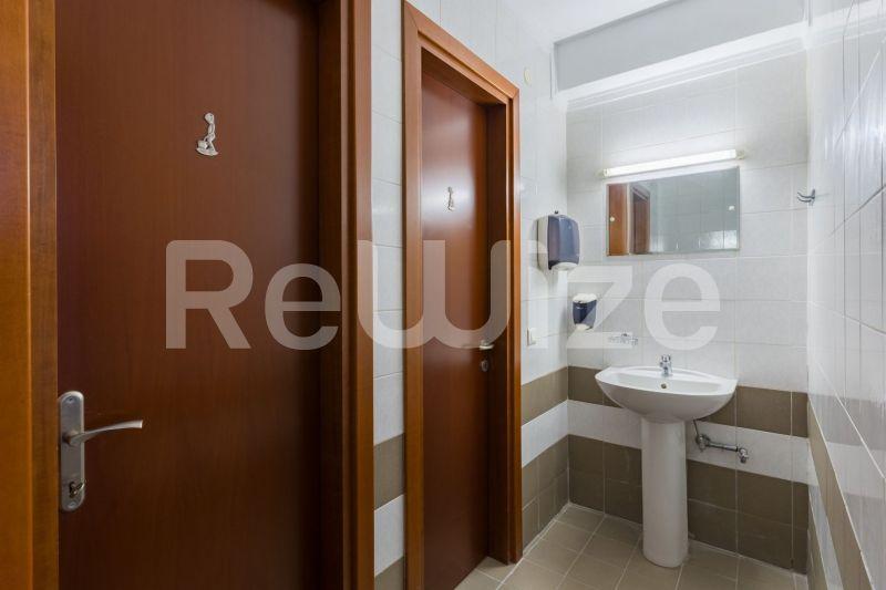 Photo 6,Μπάνιο,ΕΝΟΙΚΊΑΣΗ,Επαγγελματικό,Γραφείο,320τ.μ,€3,300,Πυλαία
