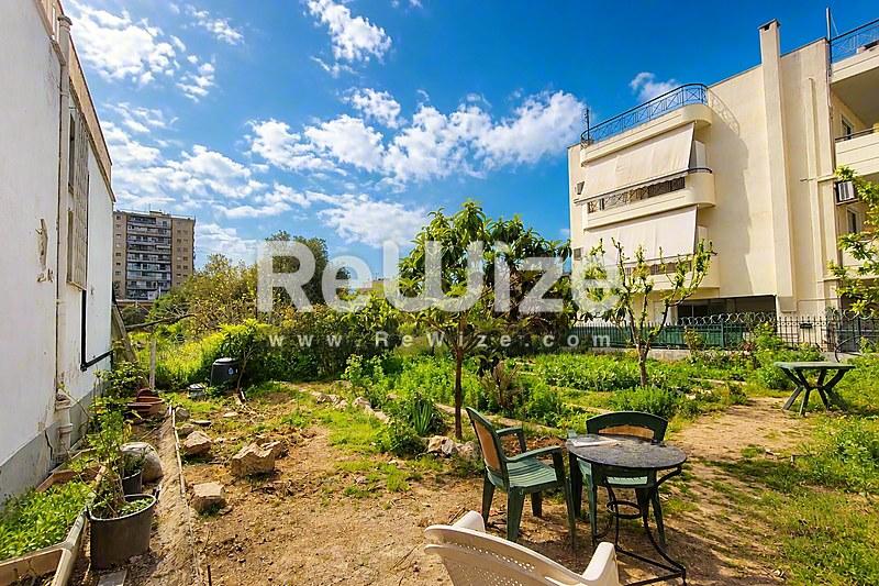Plot 216 m² in Chalandri, garden