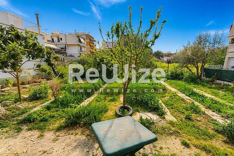 Plot 216 m² in Chalandri, garden