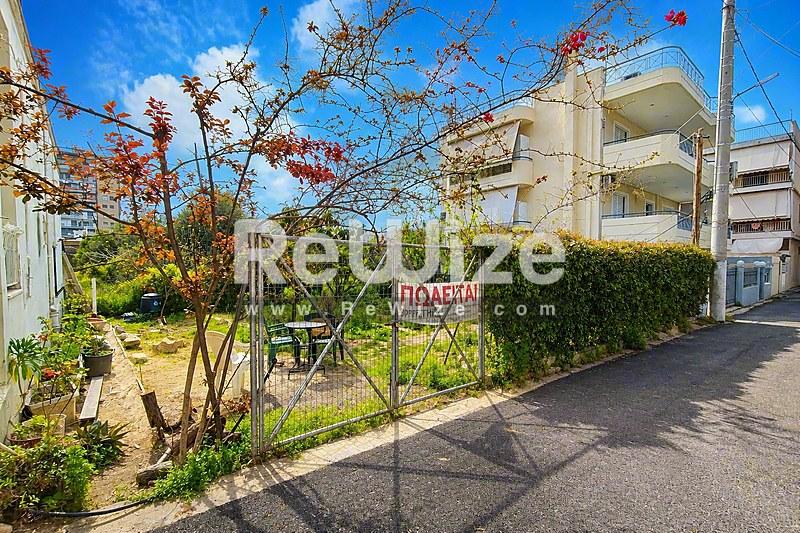 Plot 216 m² in Chalandri, yard