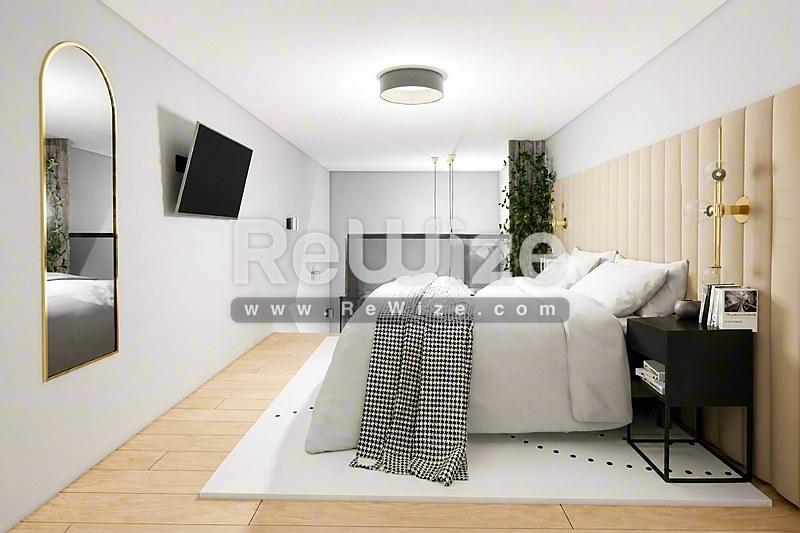 Σύγχρονο υπνοδωμάτιο σε loft της Χαλκιδικής με άνετο κρεβάτι, ξύλινο πάτωμα και σύγχρονο ελάχιστο σχεδιασμό.