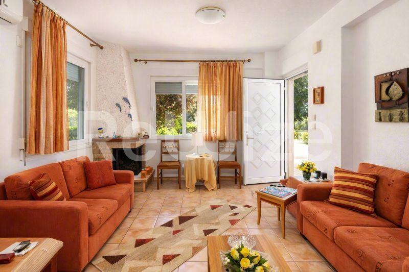 Μεζονέτα 215 τ.μ. στην Κασσάνδρα, σαλόνι