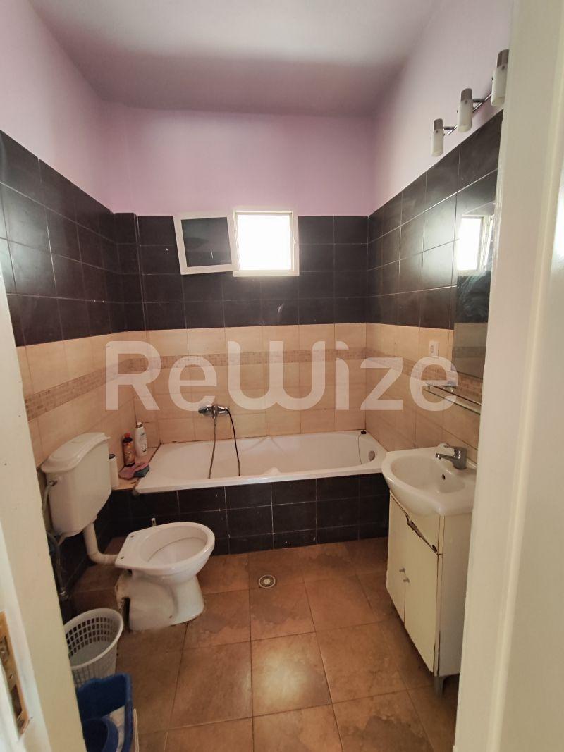 Photo 26,Μπάνιο,ΠΏΛΗΣΗ,Κατοικία,Κτίριο,205τ.μ,€200,000,Ορμύλια