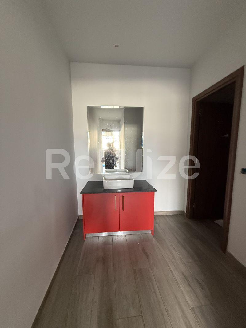 Photo 29,Μπαλκόνι,ΕΝΟΙΚΊΑΣΗ,Επαγγελματικό,Γραφείο,300τ.μ,€3,000,Κεραμικός