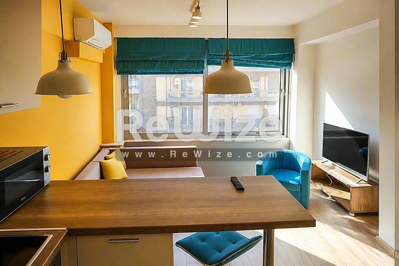 Building 160 m² in Thessaloniki, open-plan living area