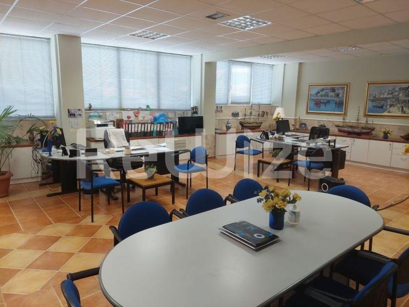Photo 1,Πισίνα,ΕΝΟΙΚΊΑΣΗ,Επαγγελματικό,Γραφείο,250τ.μ,€1,500,Καραμπουρνάκι
